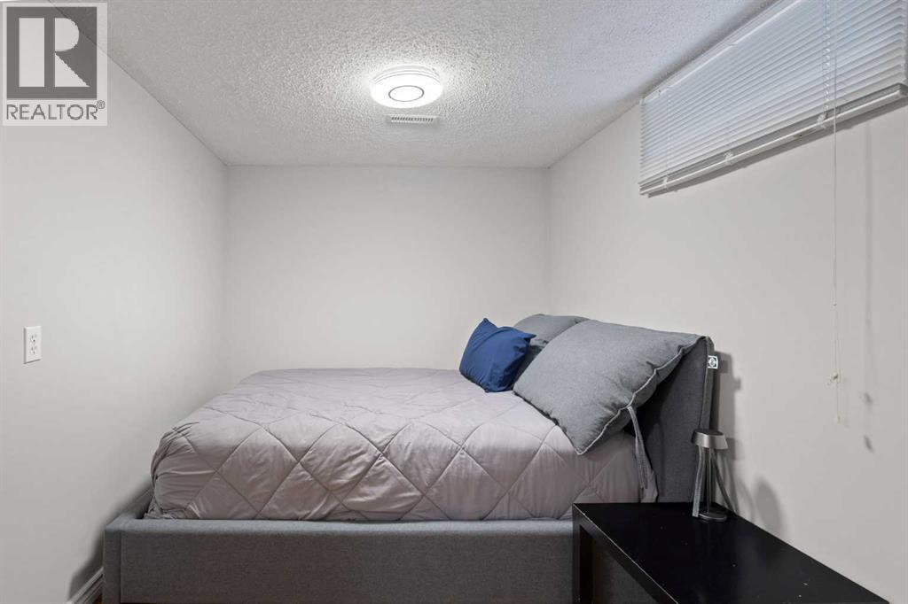 208 Woodpark Place Sw, Calgary, Alberta  T2M 2S5 - Photo 27 - A2292496