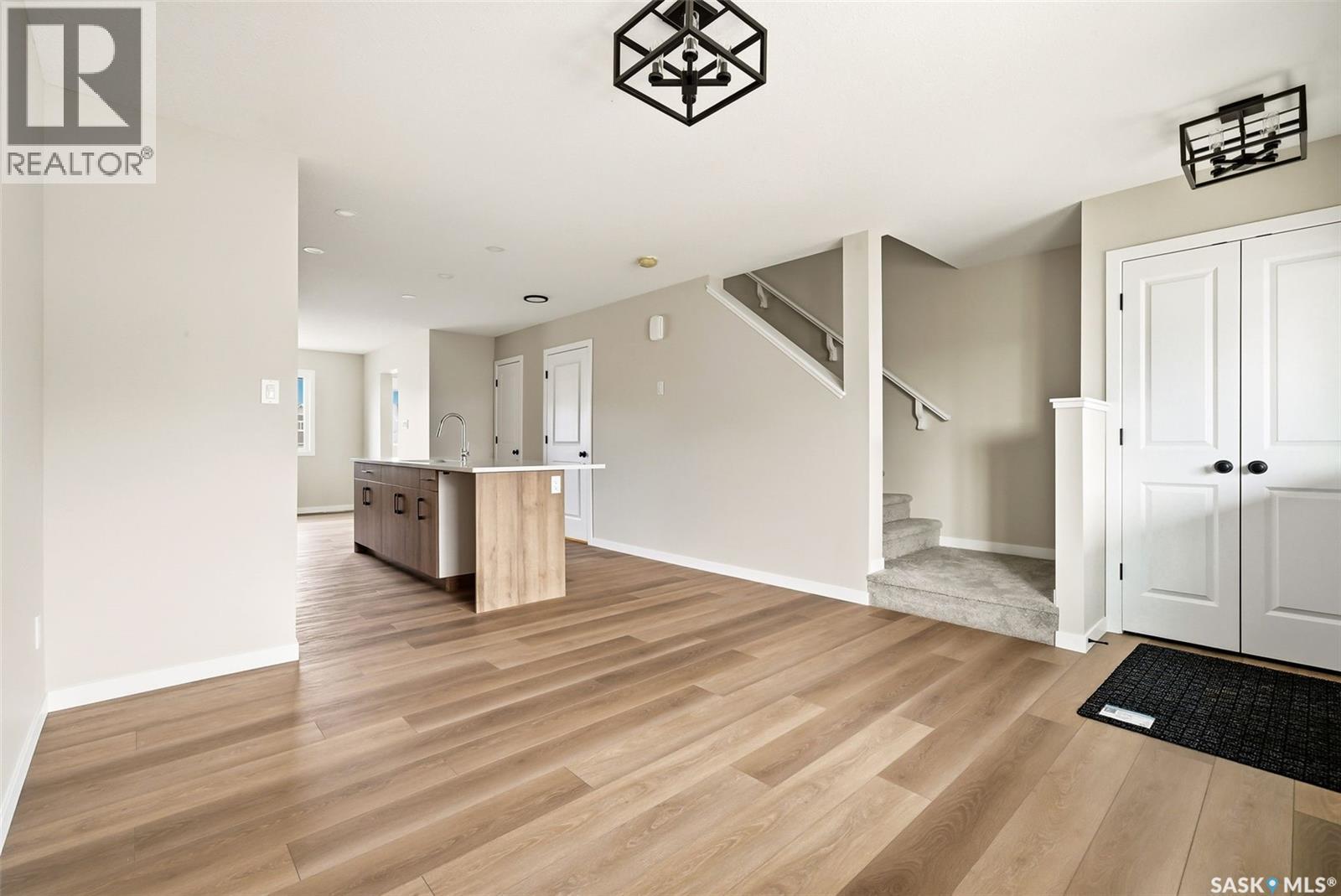 3148 Green Turtle Road, Regina, Saskatchewan  S4V 4C5 - Photo 3 - SK028463