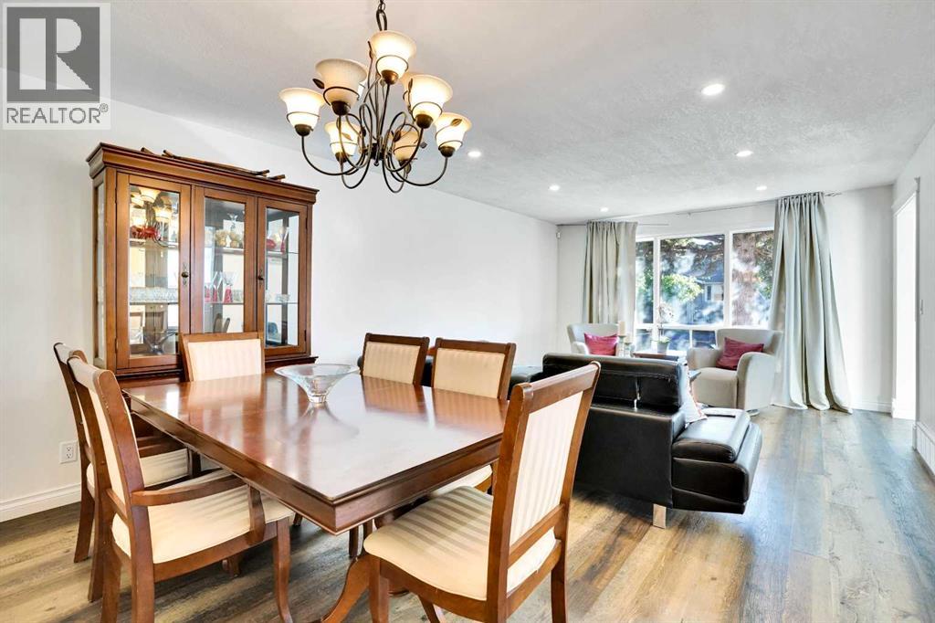 76 Coach Manor Rise SW, Calgary, Alberta  T3H 1C4 - Photo 5 - A2272964