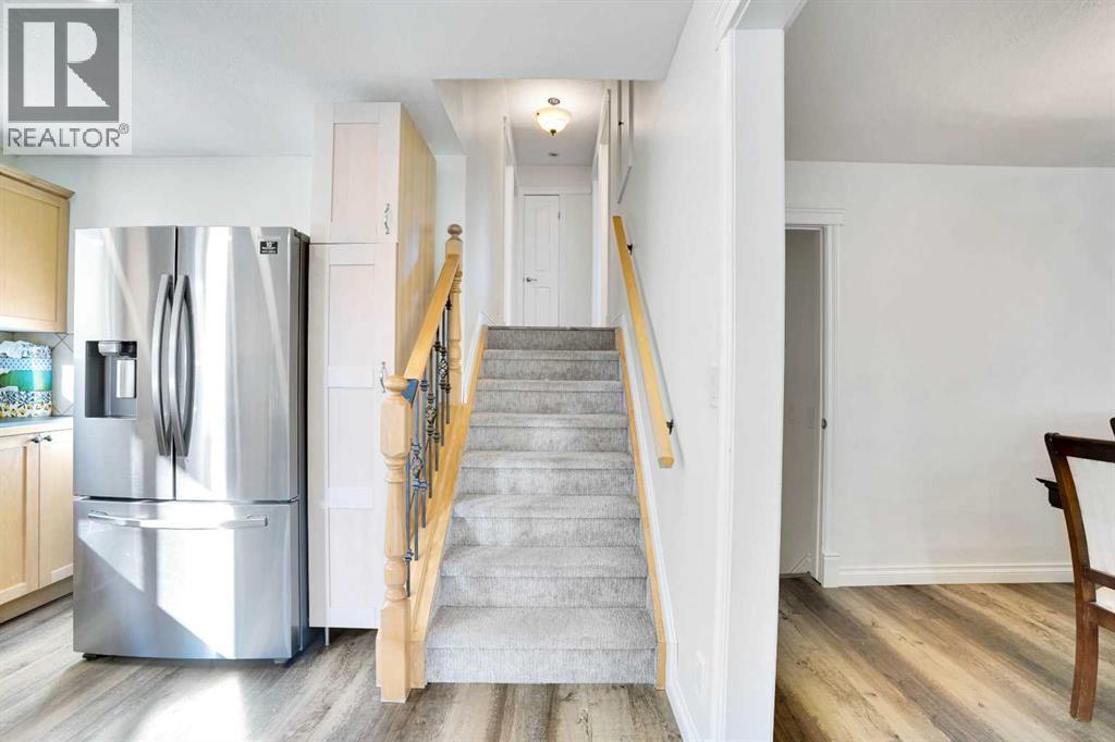 76 Coach Manor Rise SW, Calgary, Alberta  T3H 1C4 - Photo 10 - A2272964