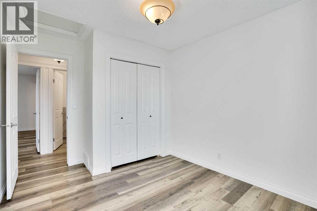 76 Coach Manor Rise SW, Calgary, Alberta  T3H 1C4 - Photo 16 - A2272964