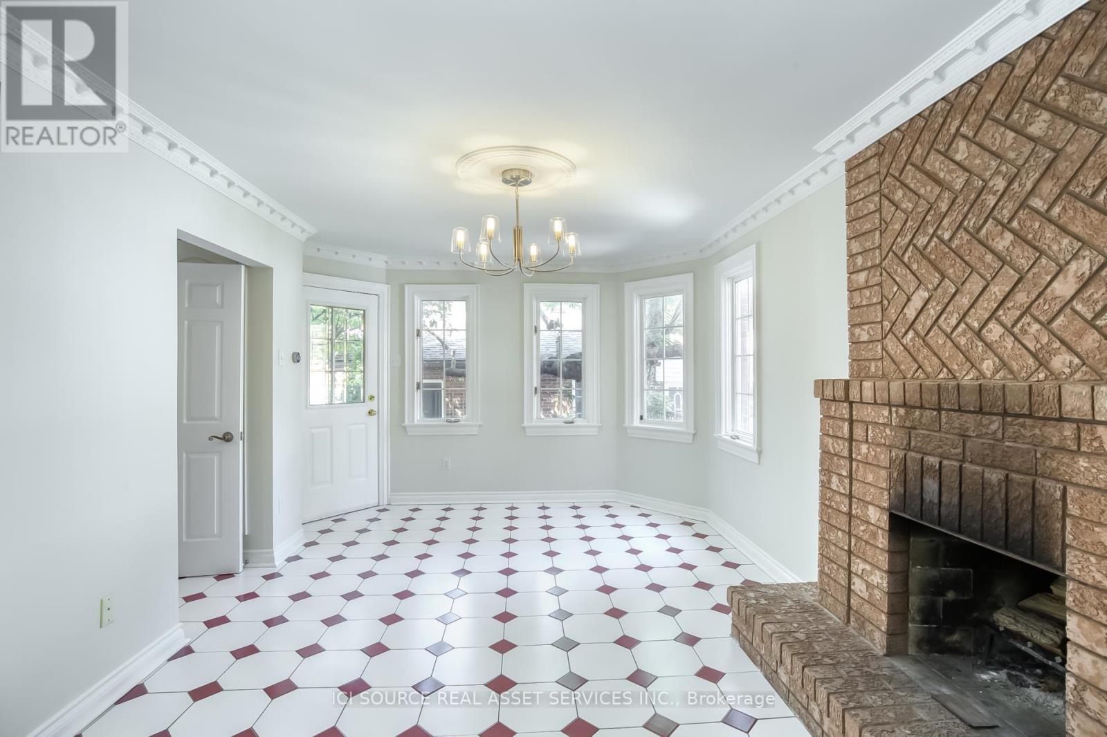 Upper - 34 Rusholme Drive, Toronto, Ontario  M6J 3J9 - Photo 11 - C12906532