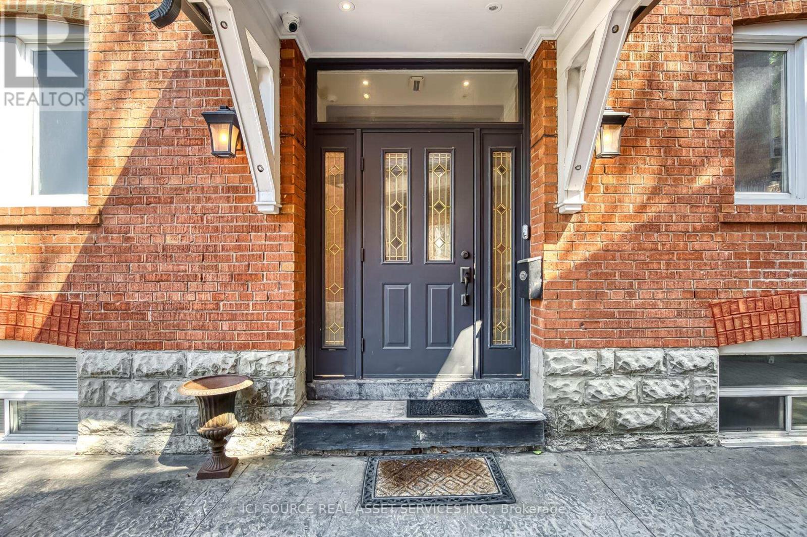 Upper - 34 Rusholme Drive, Toronto, Ontario  M6J 3J9 - Photo 4 - C12906532