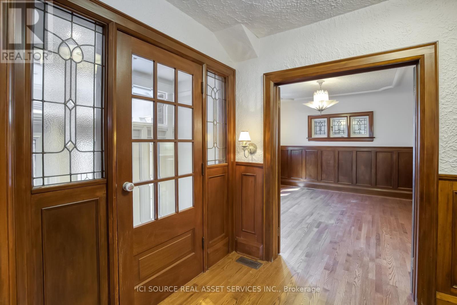 Upper - 34 Rusholme Drive, Toronto, Ontario  M6J 3J9 - Photo 5 - C12906532