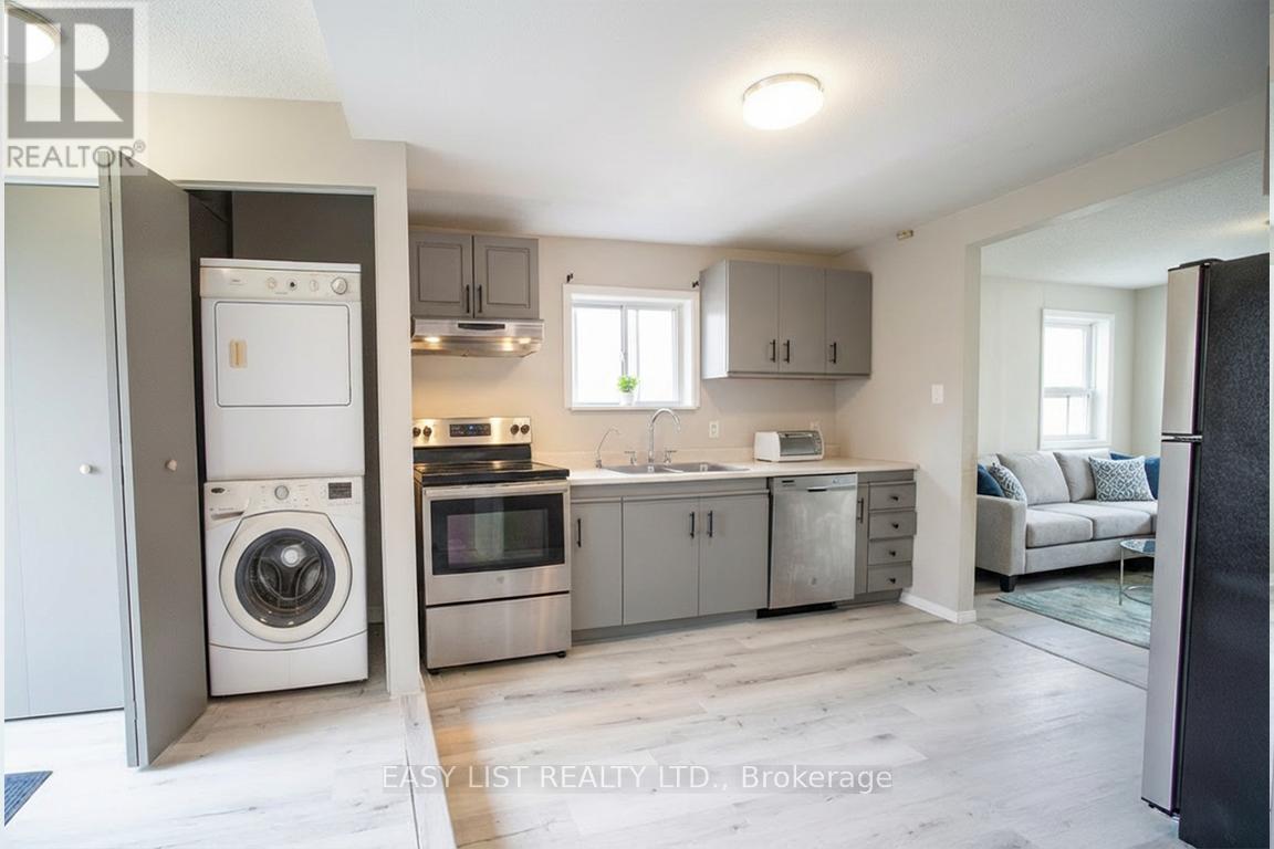 598 North Lake Road, Richmond Hill, Ontario  L4E 3B8 - Photo 3 - N12906544