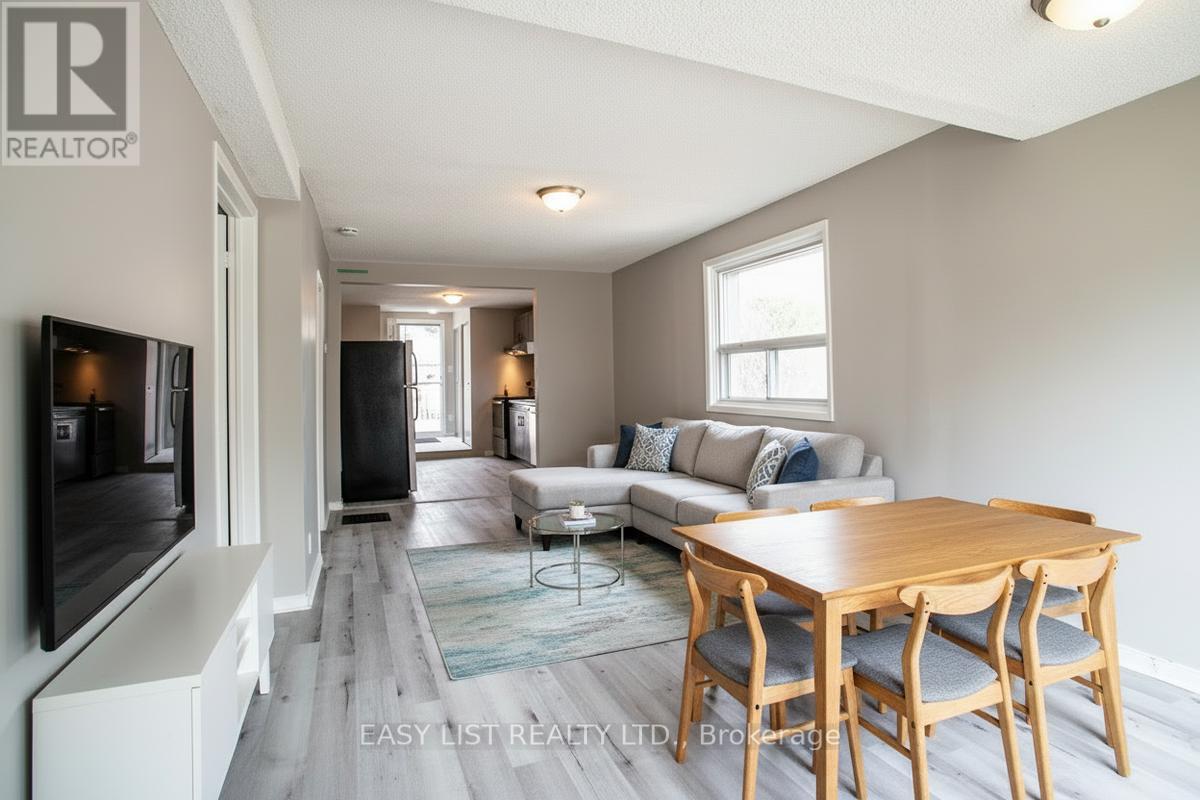 598 North Lake Road, Richmond Hill, Ontario  L4E 3B8 - Photo 5 - N12906544