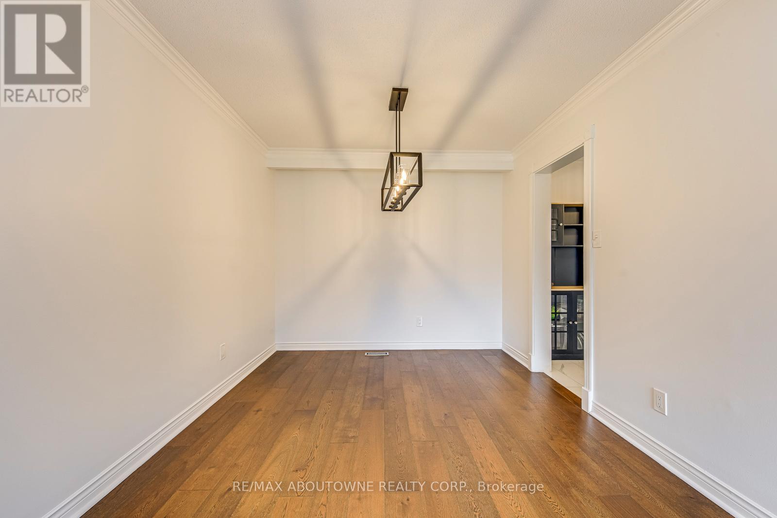 2565 Windjammer Road, Mississauga, Ontario  L5L 1H7 - Photo 10 - W12906508