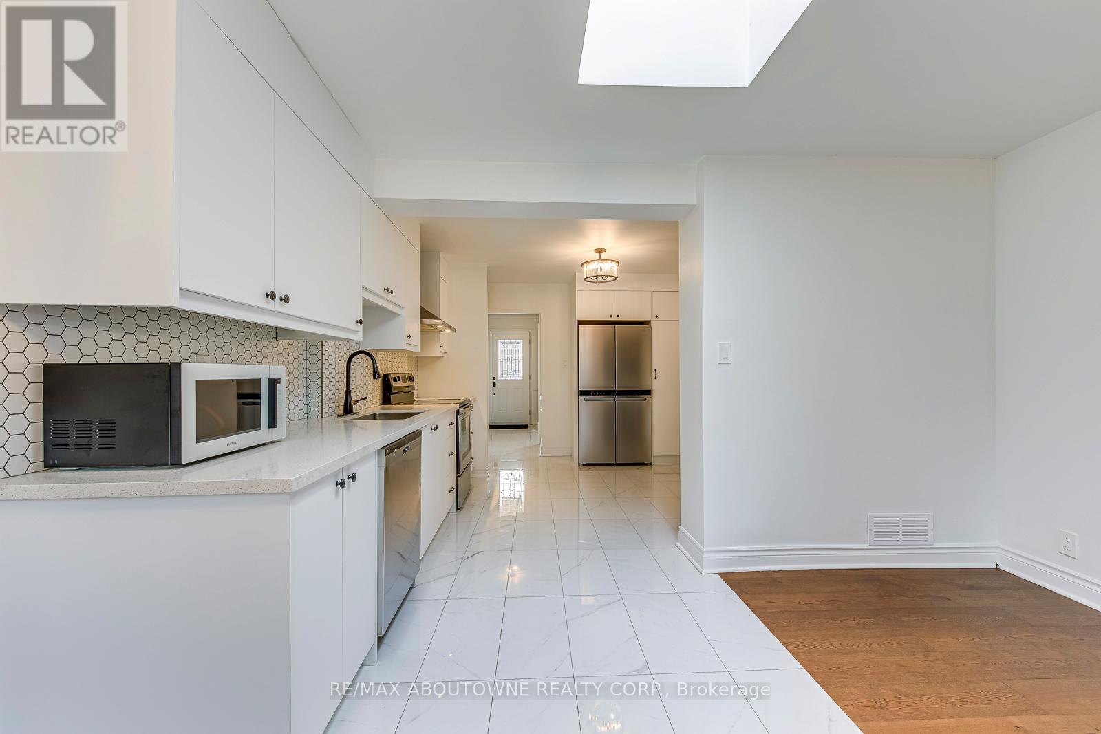 2565 Windjammer Road, Mississauga, Ontario  L5L 1H7 - Photo 14 - W12906508