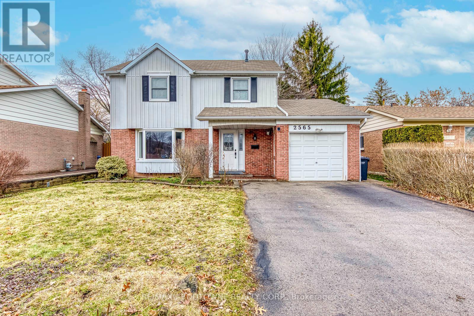 2565 Windjammer Road, Mississauga, Ontario  L5L 1H7 - Photo 2 - W12906508