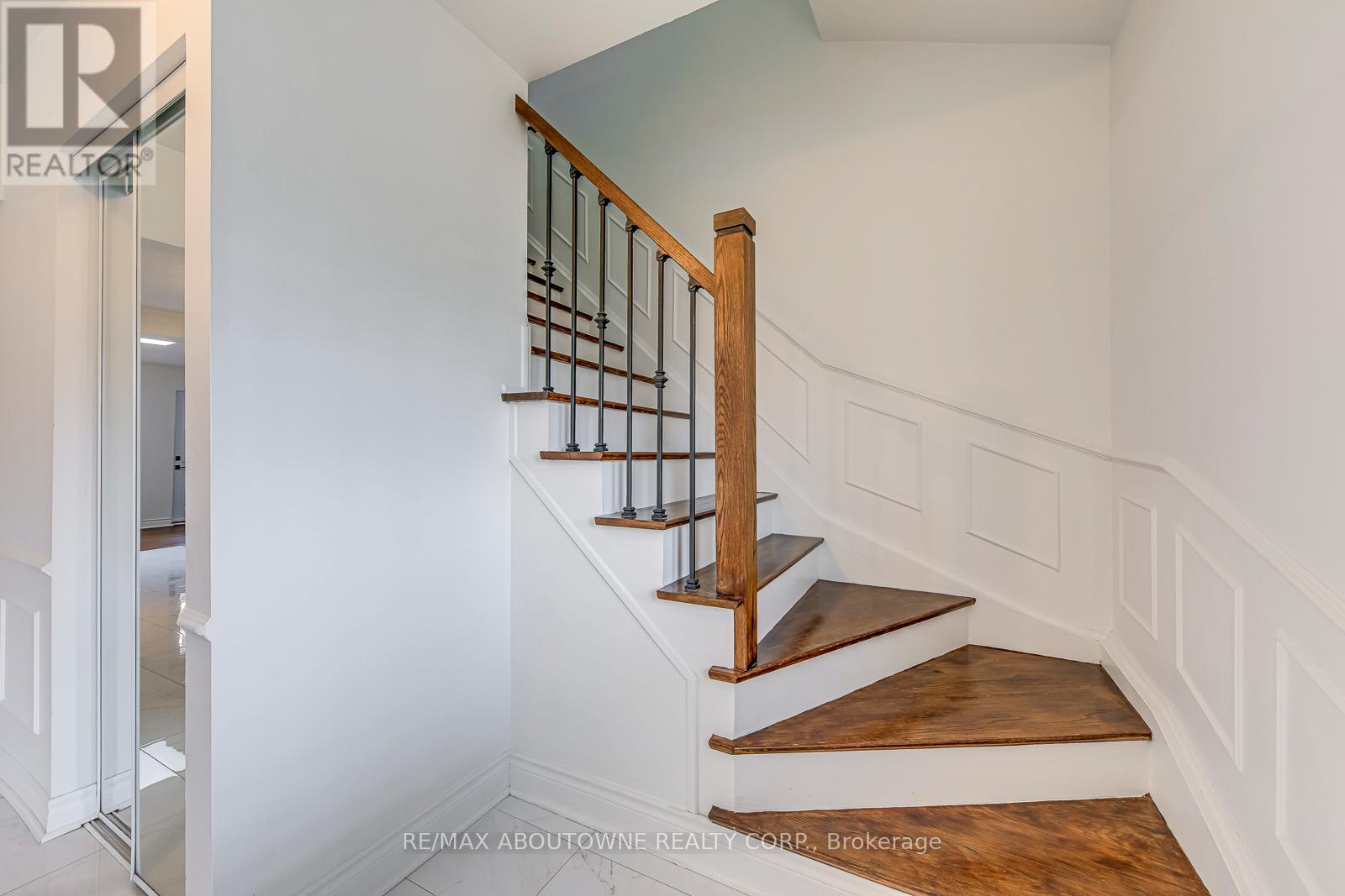 2565 Windjammer Road, Mississauga, Ontario  L5L 1H7 - Photo 27 - W12906508