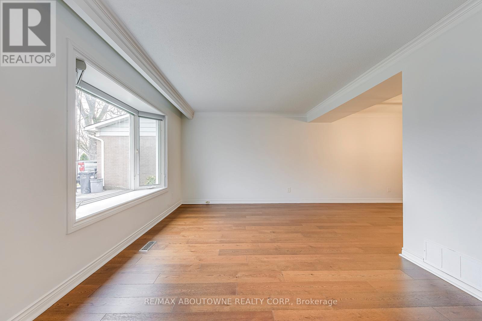 2565 Windjammer Road, Mississauga, Ontario  L5L 1H7 - Photo 6 - W12906508