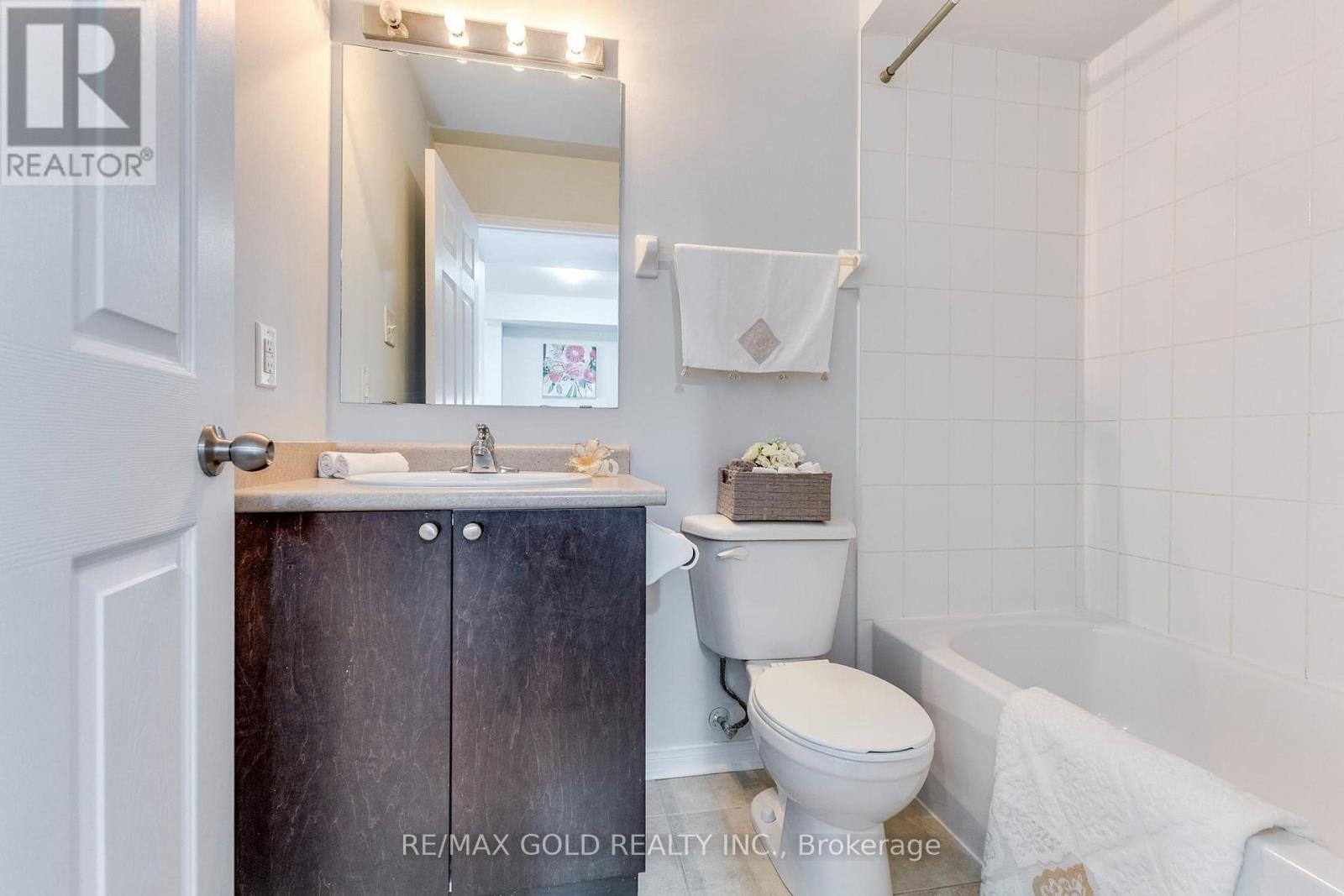 88 - 60 Fairwood Circle, Brampton (Sandringham-Wellington), Ontario  L6R 0Y6 - Photo 10 - W12906516