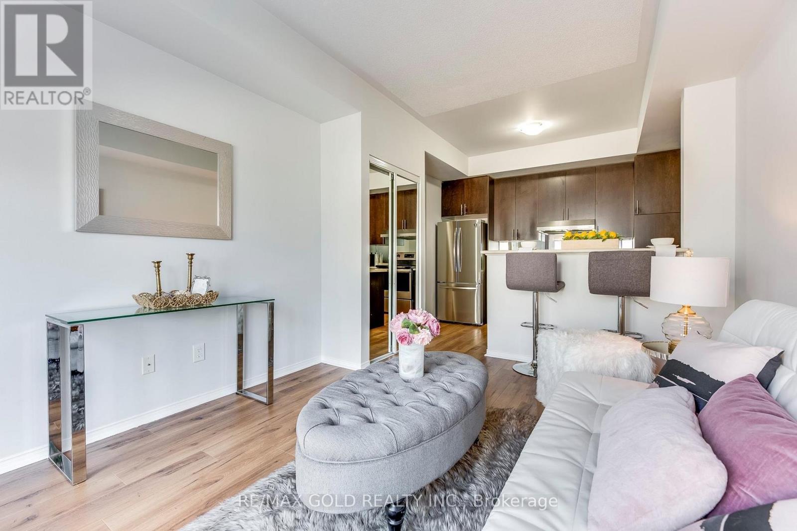 88 - 60 Fairwood Circle, Brampton (Sandringham-Wellington), Ontario  L6R 0Y6 - Photo 4 - W12906516