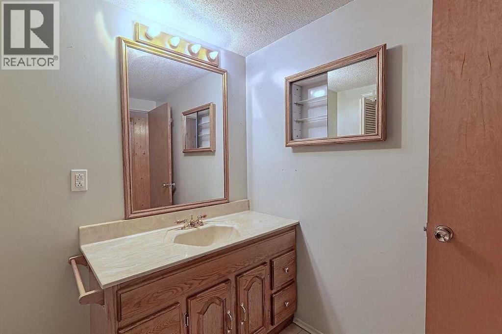 444 Woodland Crescent SE, Calgary, Alberta  T2J 1J9 - Photo 34 - A2293176