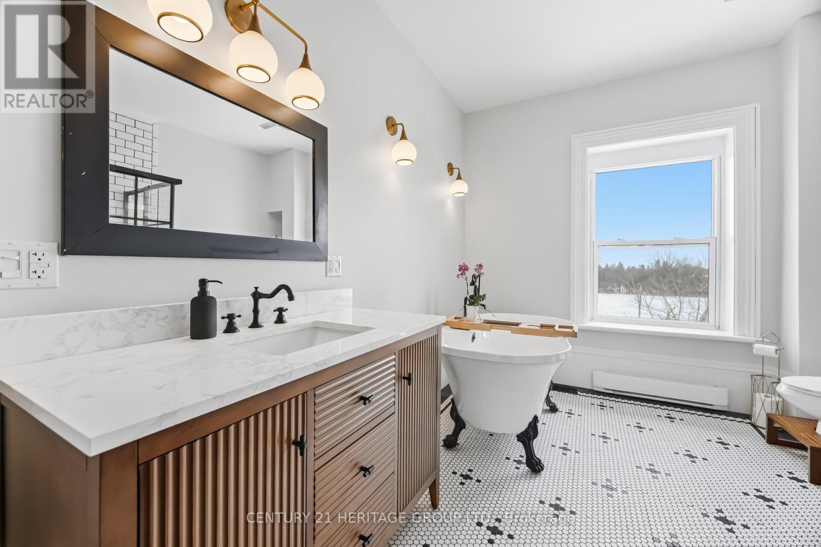 1009 Hwy 7, Kawartha Lakes, Ontario  K0M 2M0 - Photo 20 - X12906528