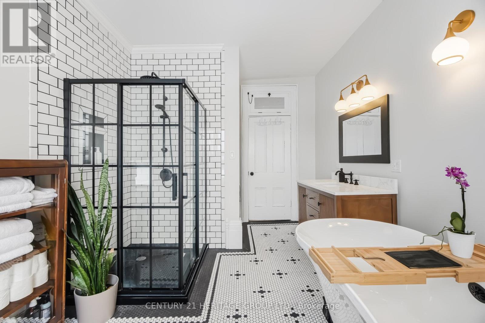 1009 Hwy 7, Kawartha Lakes, Ontario  K0M 2M0 - Photo 22 - X12906528