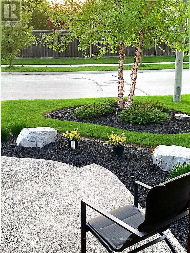 7 Peggy Way, Hamilton, Ontario  L0R 1W0 - Photo 4 - X12906312