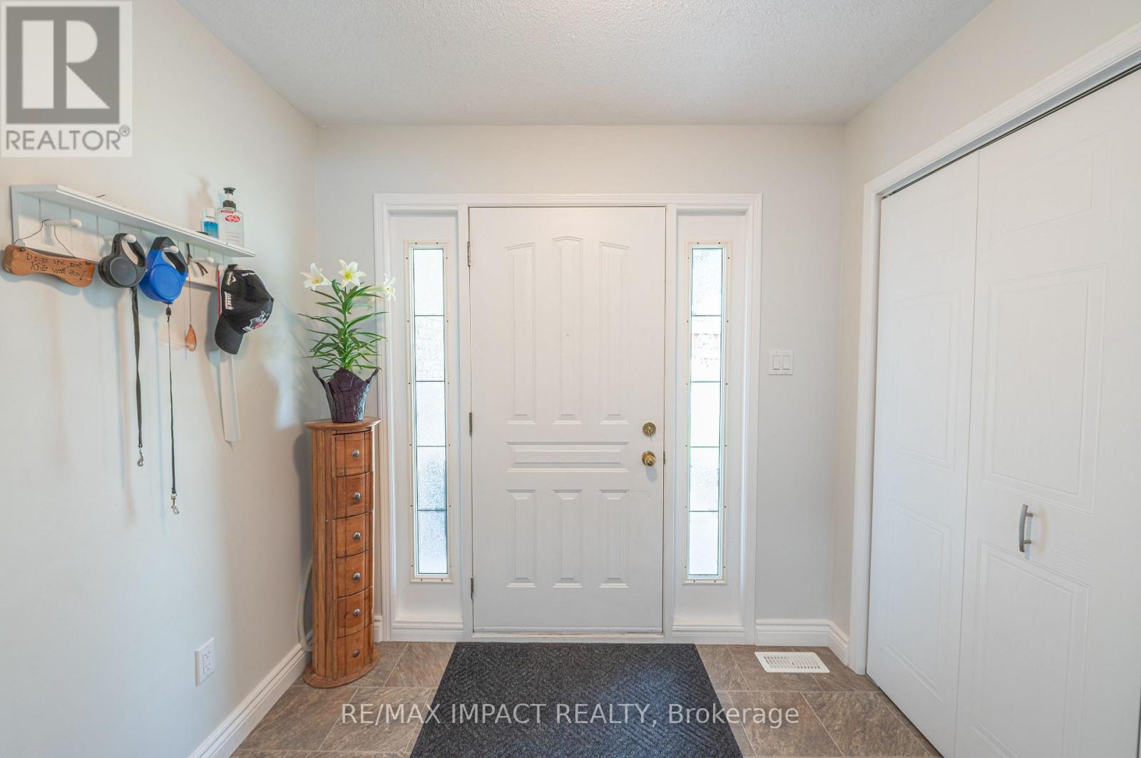 10 Cedartree Lane, Kawartha Lakes (Bobcaygeon), Ontario  K0M 1A0 - Photo 4 - X12906556