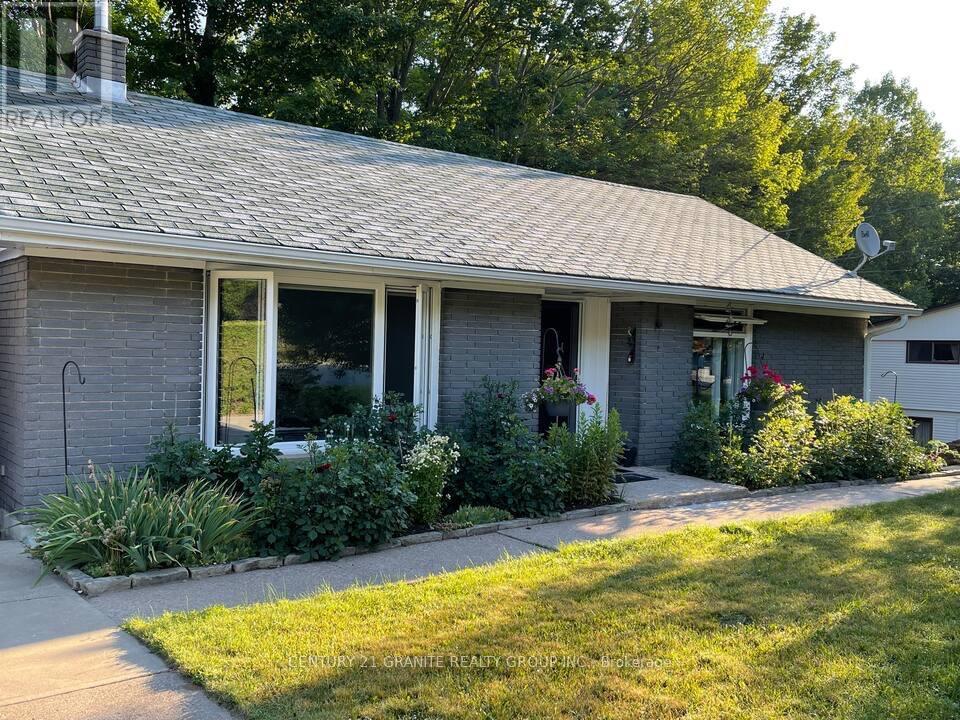 12 Forest Hill Road, Bancroft, Ontario  K0L 1C0 - Photo 2 - X12906570