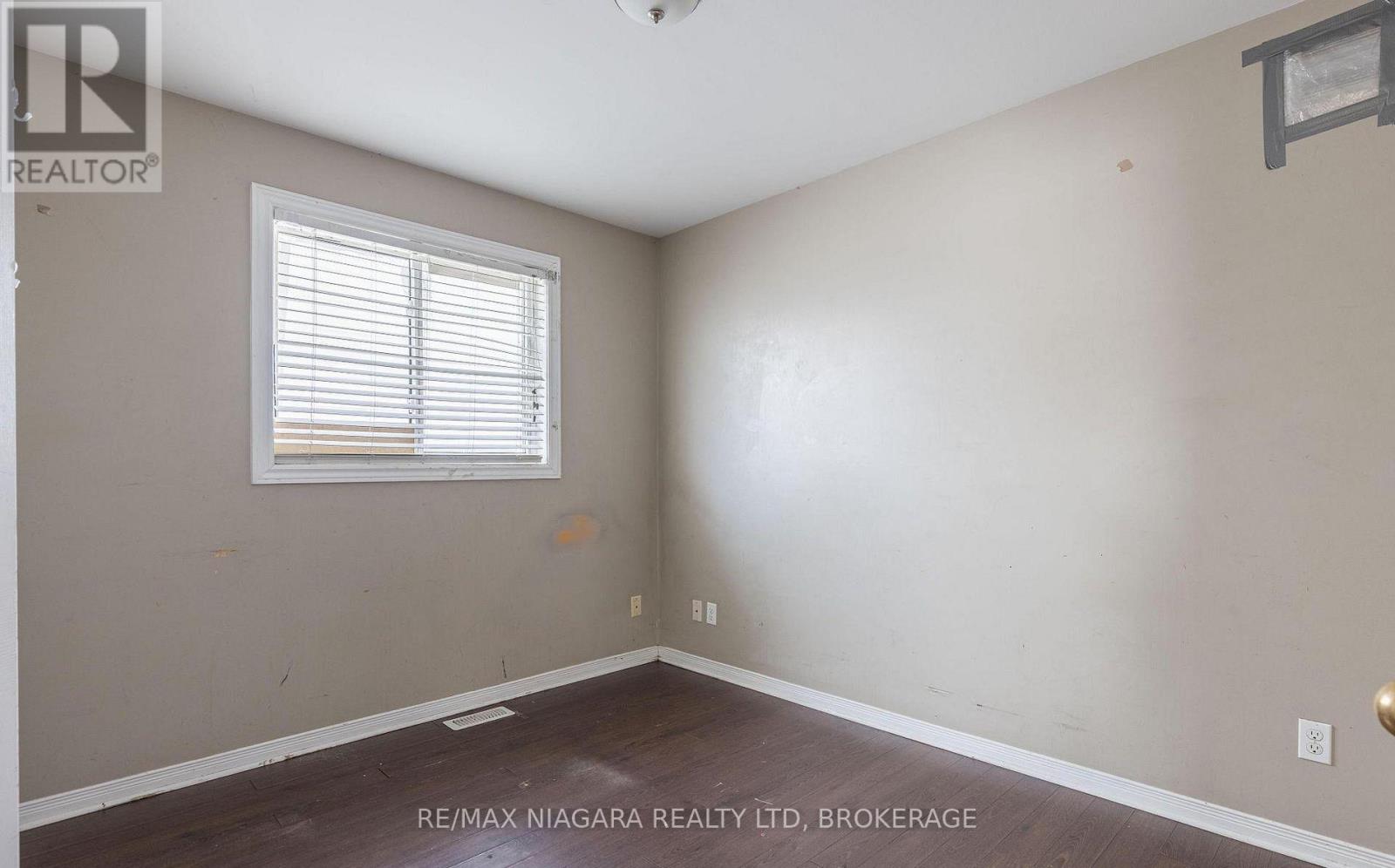 Upper - 138 Carlton Street, St. Catharines, Ontario  L2R 7S6 - Photo 10 - X12906564