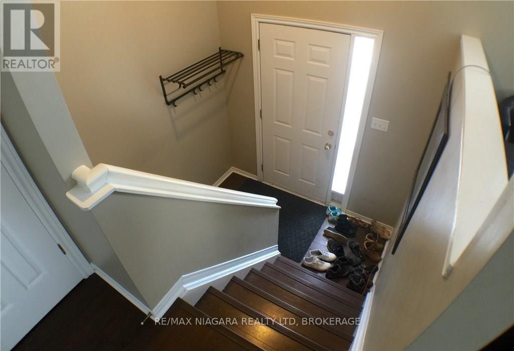 Upper - 138 Carlton Street, St. Catharines, Ontario  L2R 7S6 - Photo 2 - X12906564