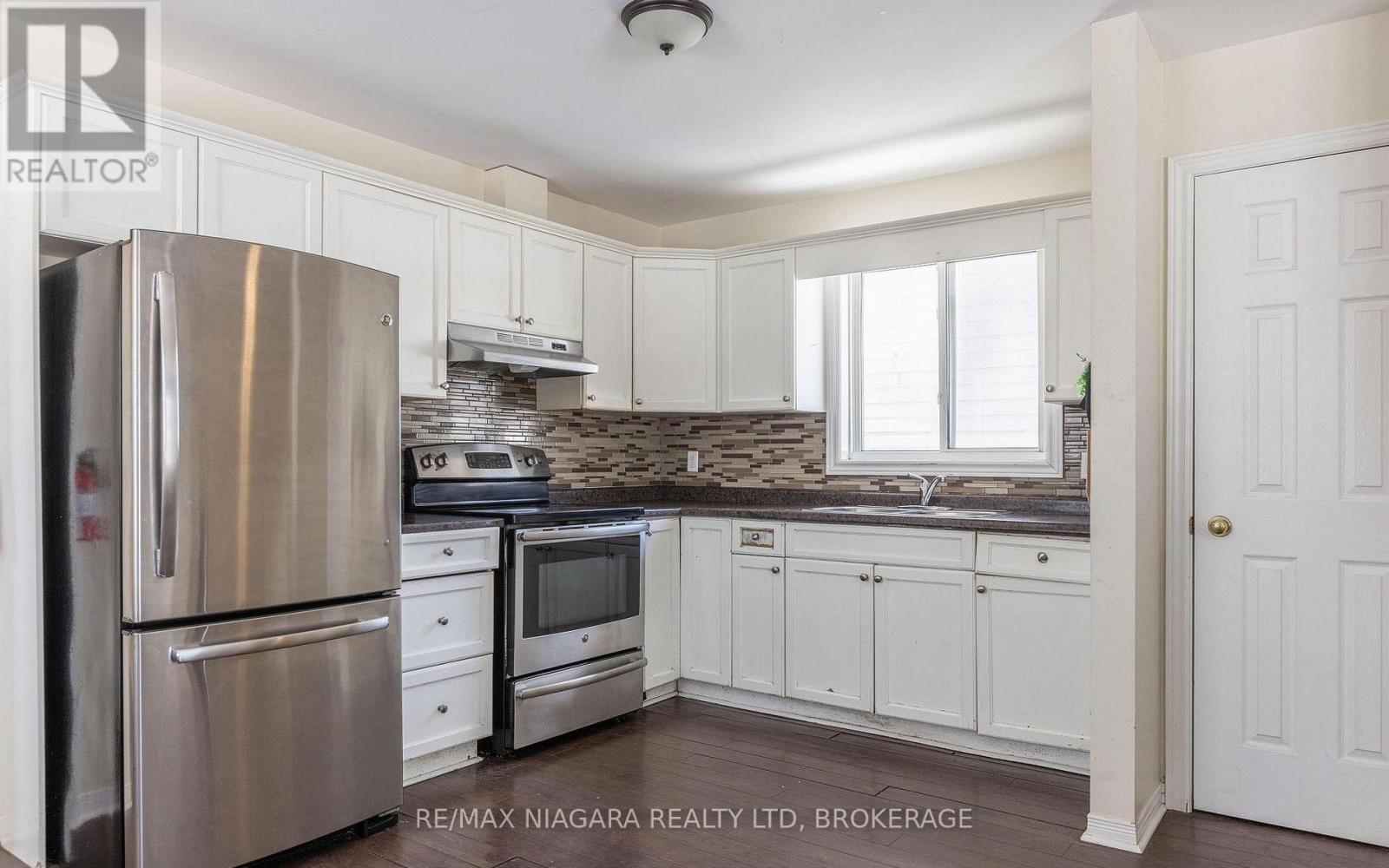 Upper - 138 Carlton Street, St. Catharines, Ontario  L2R 7S6 - Photo 4 - X12906564