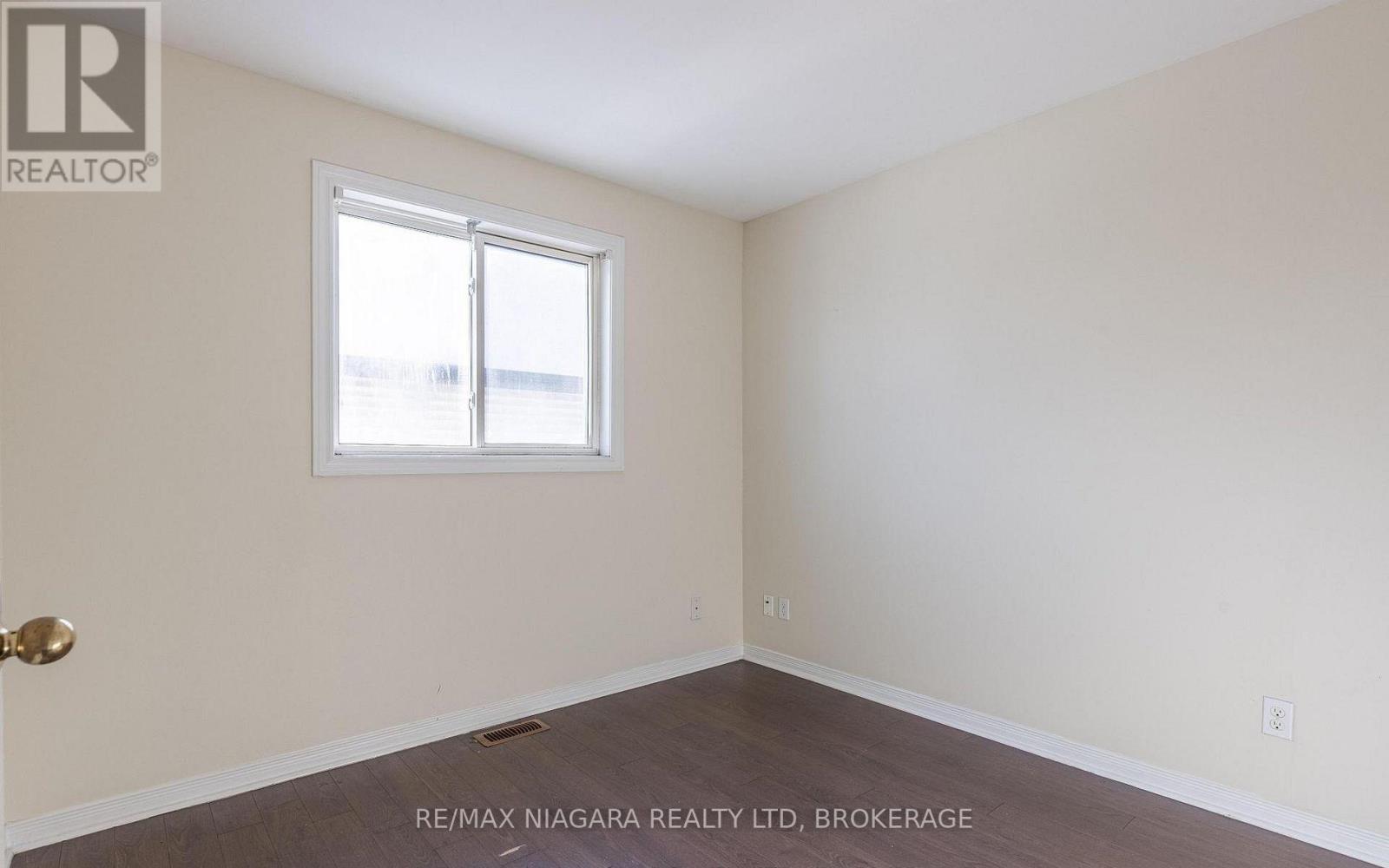 Upper - 138 Carlton Street, St. Catharines, Ontario  L2R 7S6 - Photo 9 - X12906564