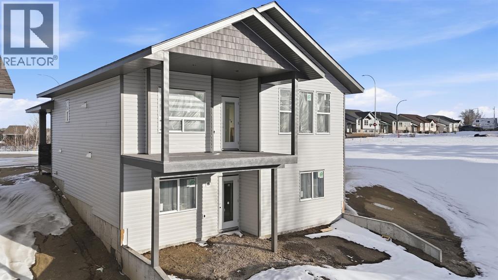 8 Henner's Place, Lacombe, Alberta  T4L 1Y9 - Photo 3 - A2289142