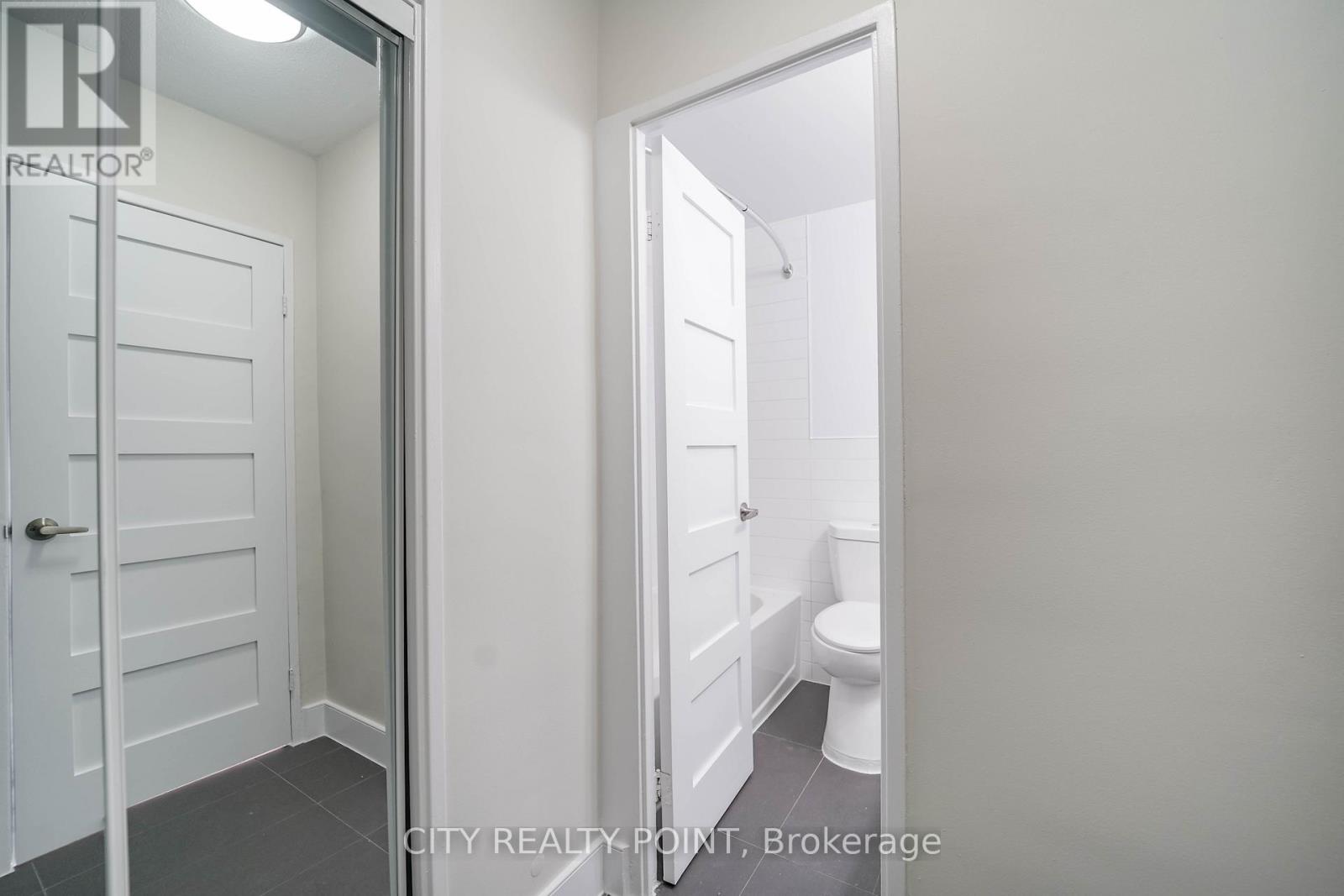 2512 - 666 Spadina Avenue, Toronto, Ontario  M5S 2H8 - Photo 9 - C12906590