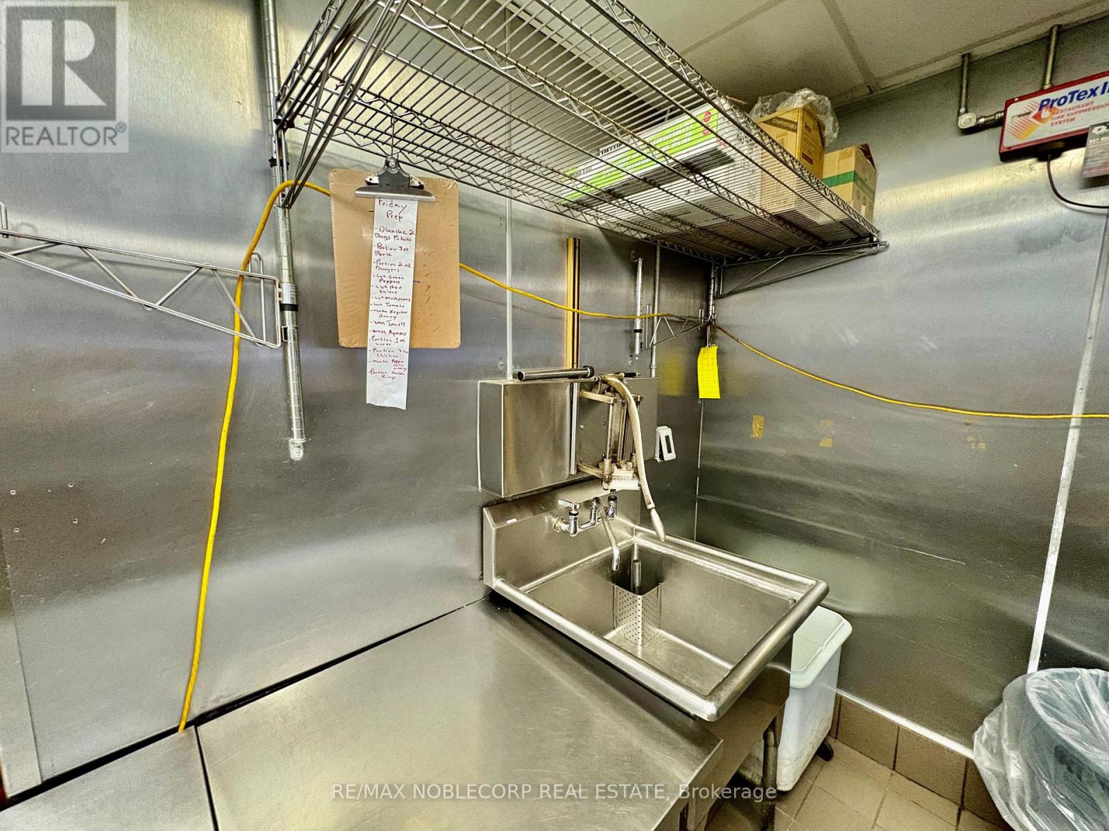 4 - 114 Lakeshore Road E, Mississauga, Ontario  L5G 1C9 - Photo 13 - W12906574