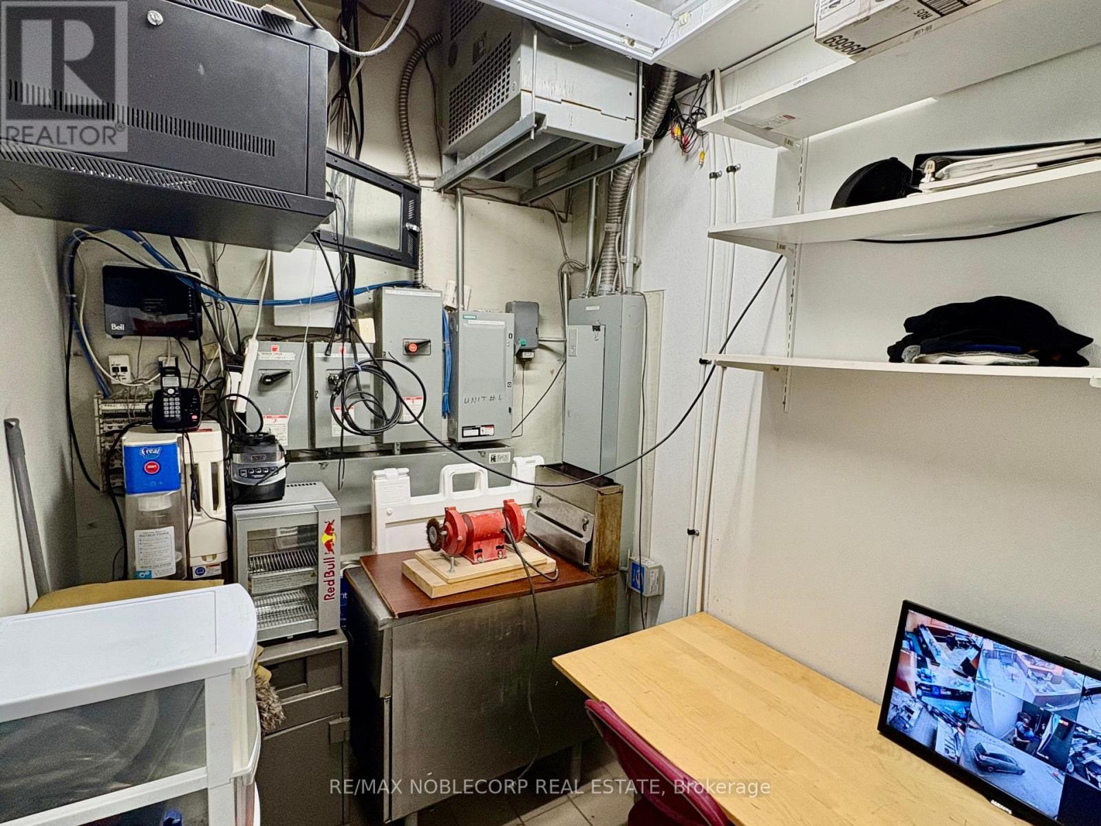 4 - 114 Lakeshore Road E, Mississauga, Ontario  L5G 1C9 - Photo 14 - W12906574