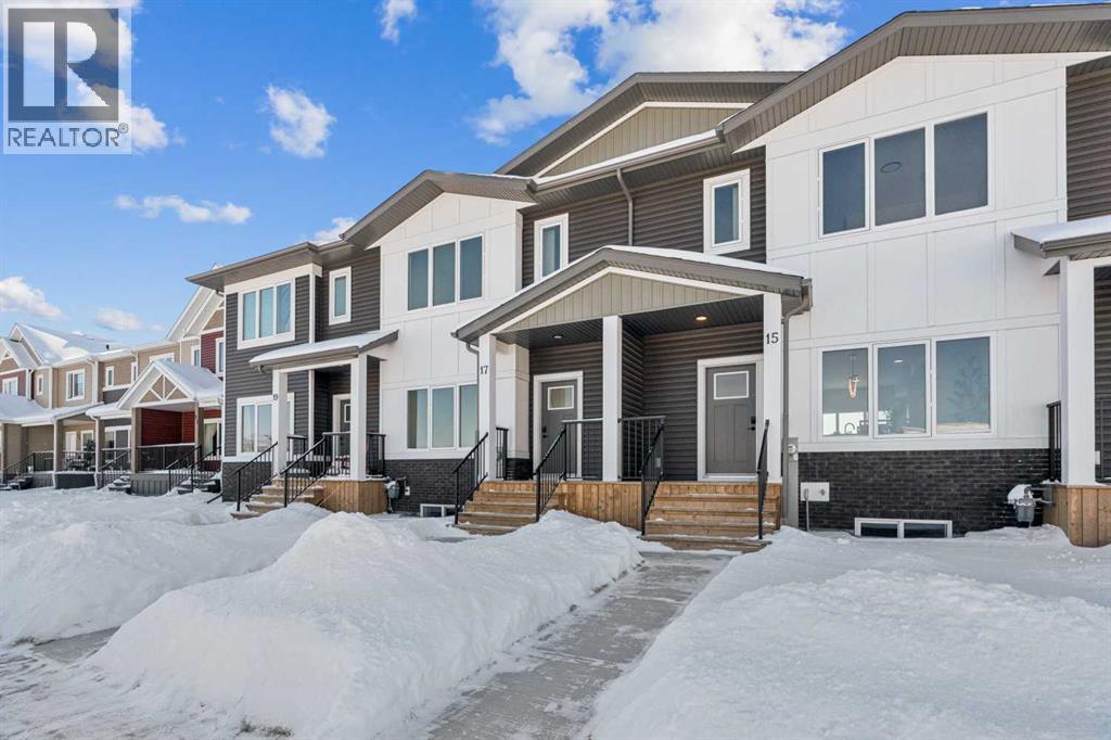 17 Gray Close, Sylvan Lake, Alberta  T4S 0W4 - Photo 3 - A2293886