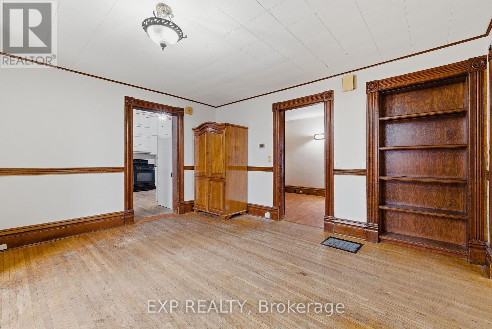 19 Adam Street, Huron East, Ontario  N0K 1W0 - Photo 6 - X12906572