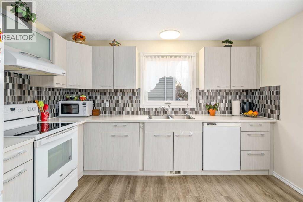 43 Millrise Crescent SW, Calgary, Alberta  T2Y 2H7 - Photo 10 - A2288261