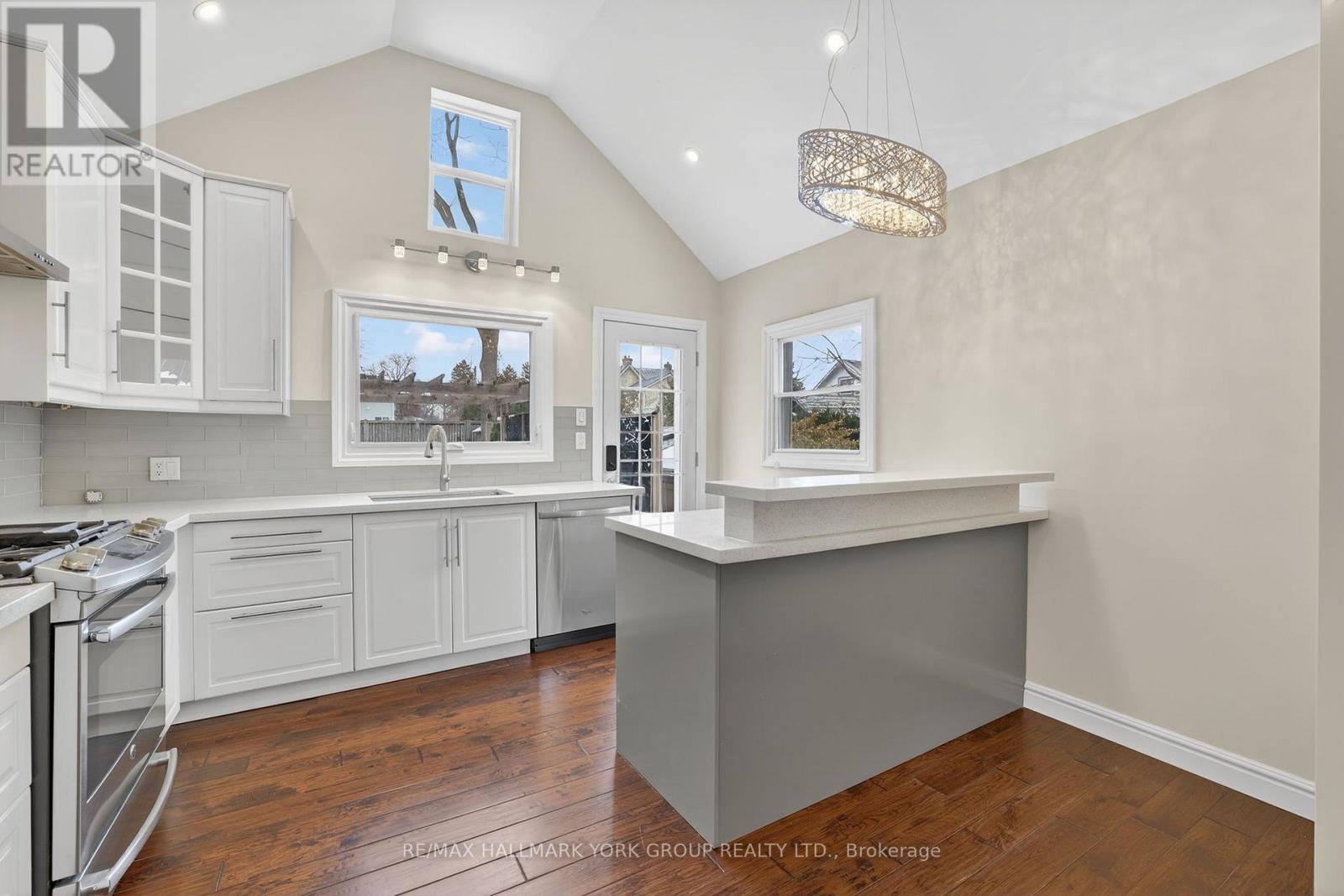 119 Temperance Street, Aurora (Aurora Village), Ontario  L4G 2R2 - Photo 12 - N12906628