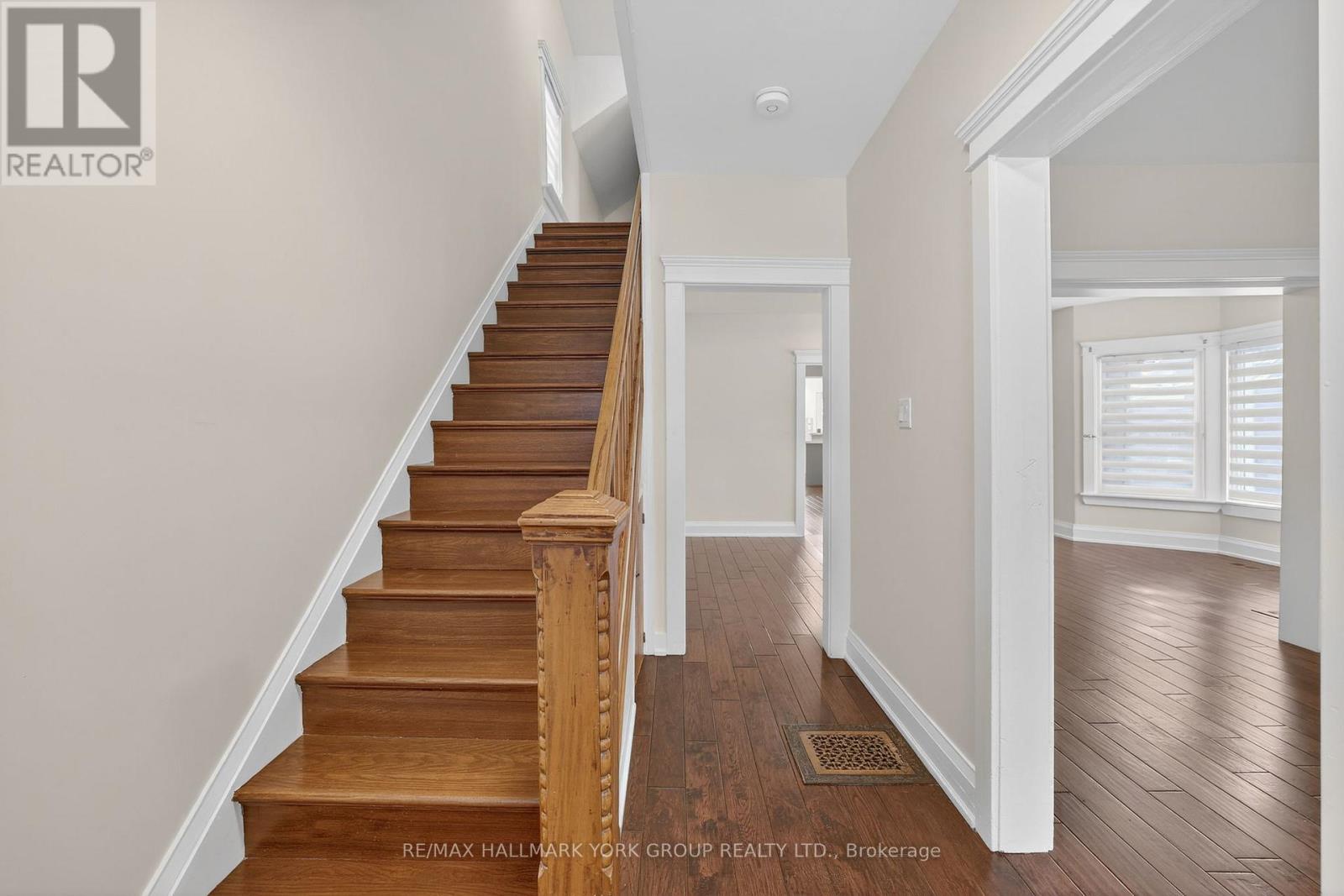 119 Temperance Street, Aurora (Aurora Village), Ontario  L4G 2R2 - Photo 4 - N12906628