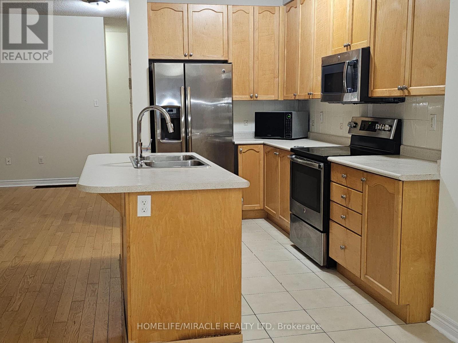 868 Oasis Drive, Mississauga, Ontario  L5V 0C7 - Photo 10 - W12906636