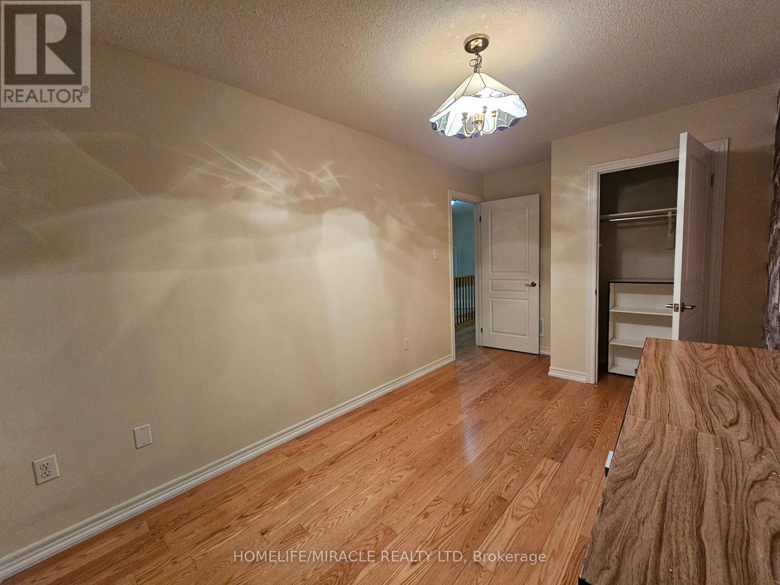 868 Oasis Drive, Mississauga, Ontario  L5V 0C7 - Photo 23 - W12906636