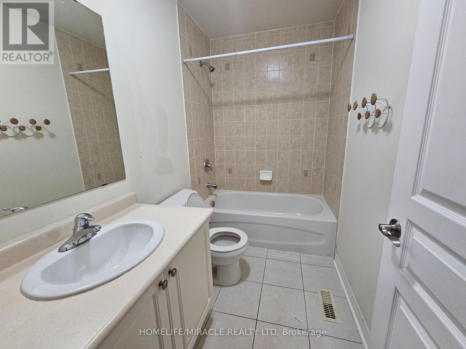 868 Oasis Drive, Mississauga, Ontario  L5V 0C7 - Photo 25 - W12906636