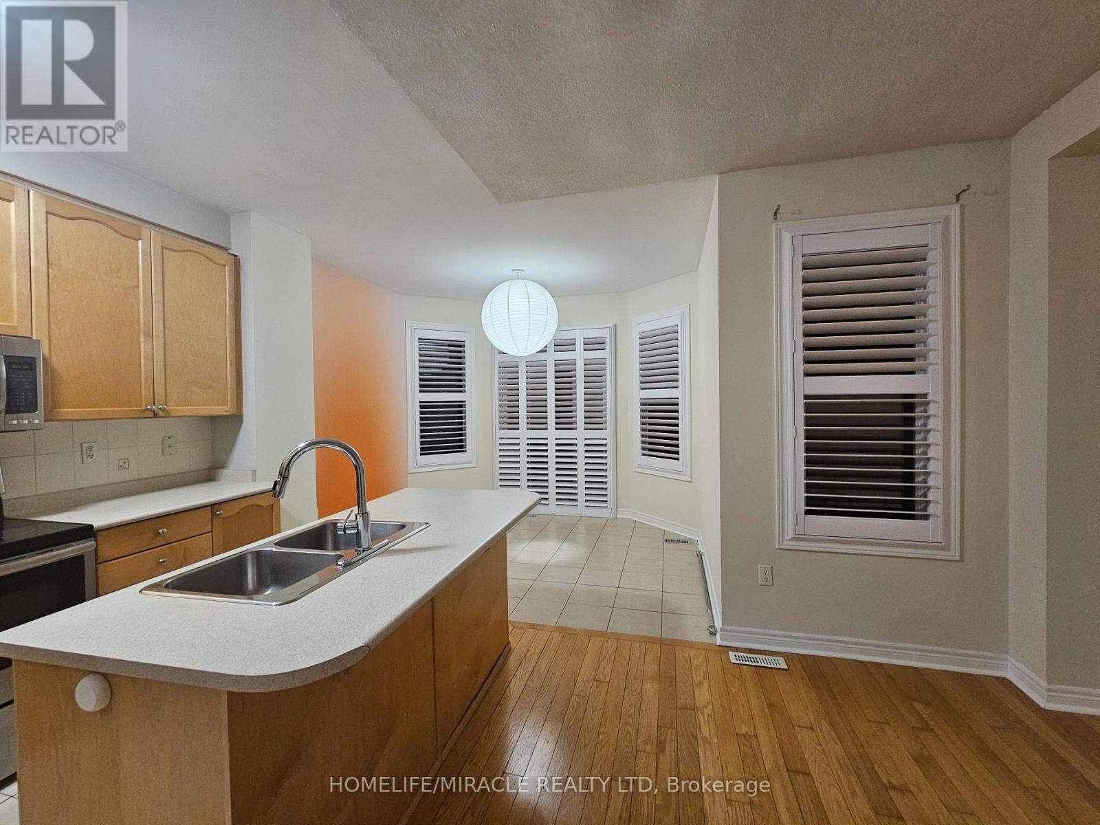 868 Oasis Drive, Mississauga, Ontario  L5V 0C7 - Photo 9 - W12906636