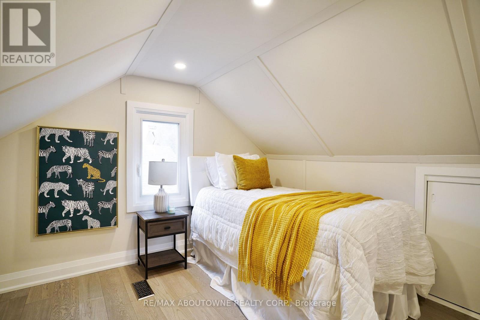 96 Mohawk Road E, Hamilton, Ontario  L9A 2G9 - Photo 10 - X12906622