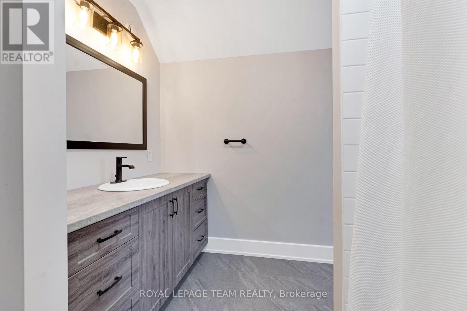 114 Charles Holden Avenue, Merrickville-Wolford, Ontario K0G 1N0 - Photo 32 - X12906646