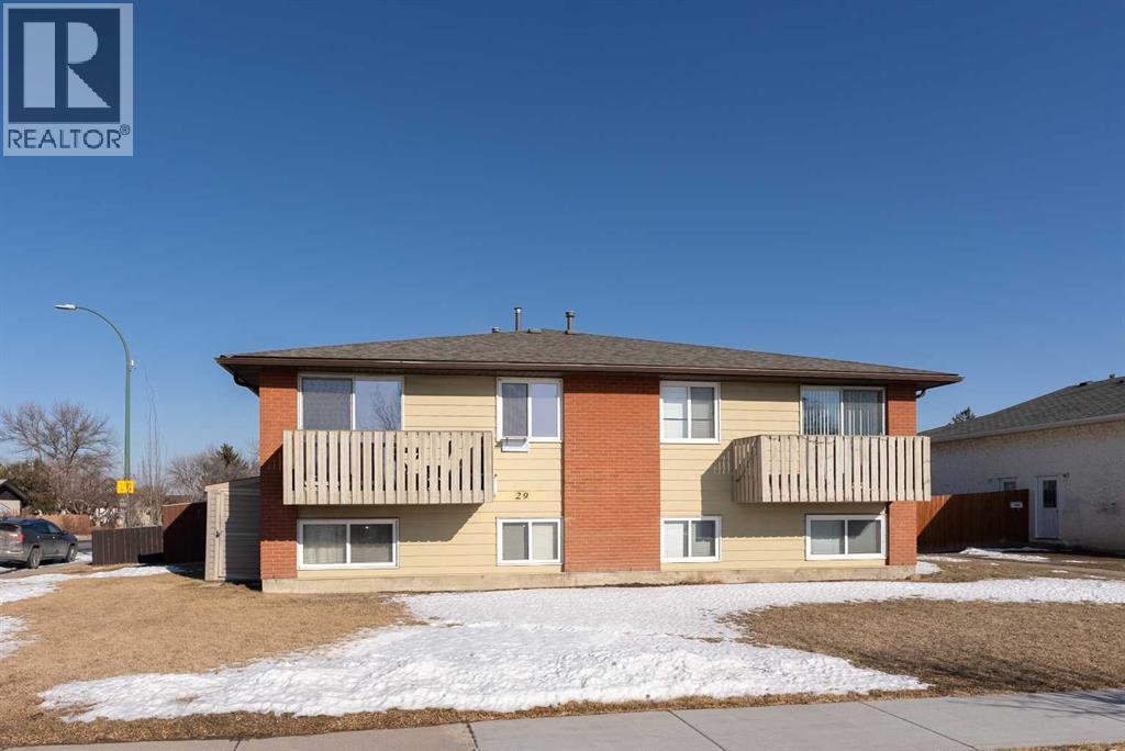 2, 29 Meadowlark Boulevard N, Lethbridge, Alberta