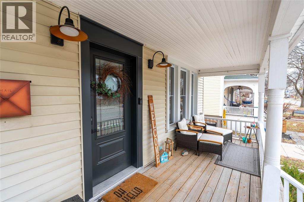 406 Devine Street, Sarnia, Ontario  N7T 1V5 - Photo 3 - 26005810