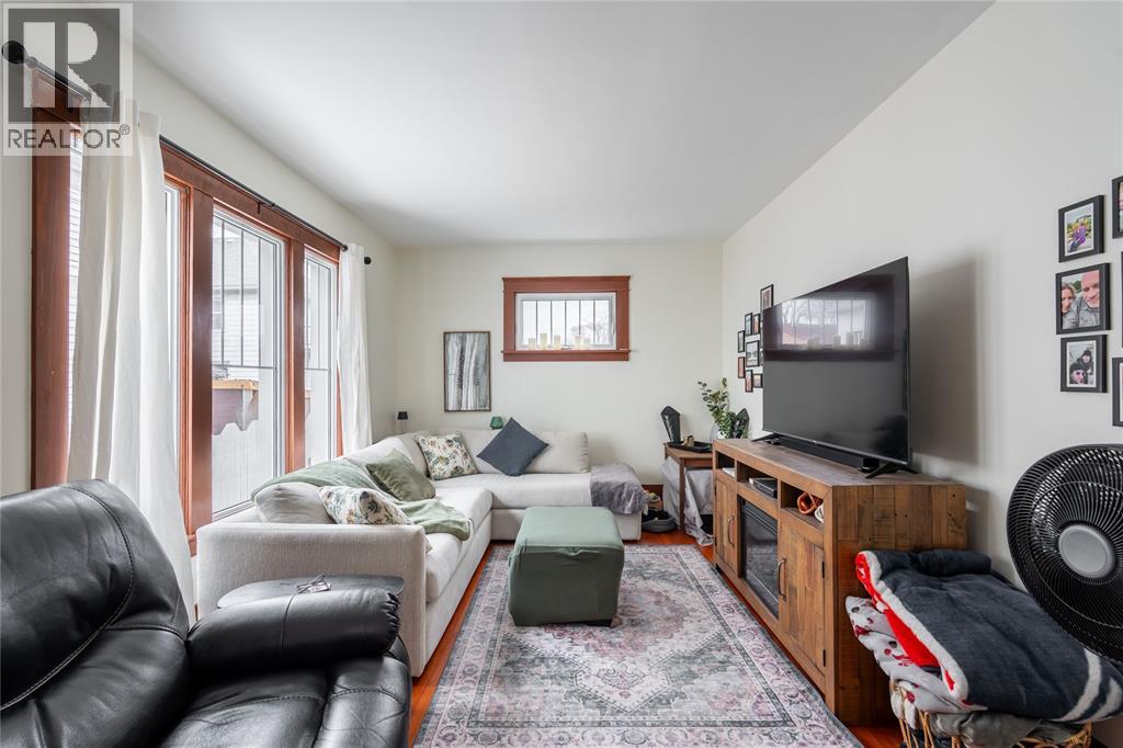 406 Devine Street, Sarnia, Ontario  N7T 1V5 - Photo 6 - 26005810