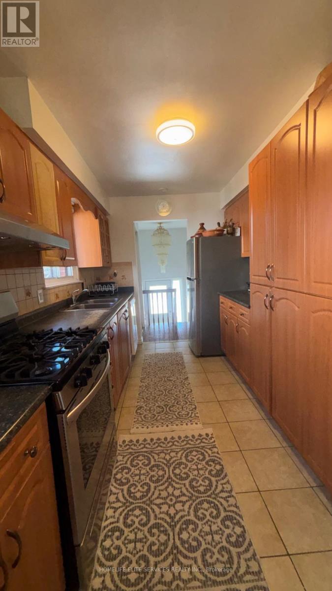 33 Robbinstone Drive, Toronto, Ontario  M1B 2C4 - Photo 13 - E12906662