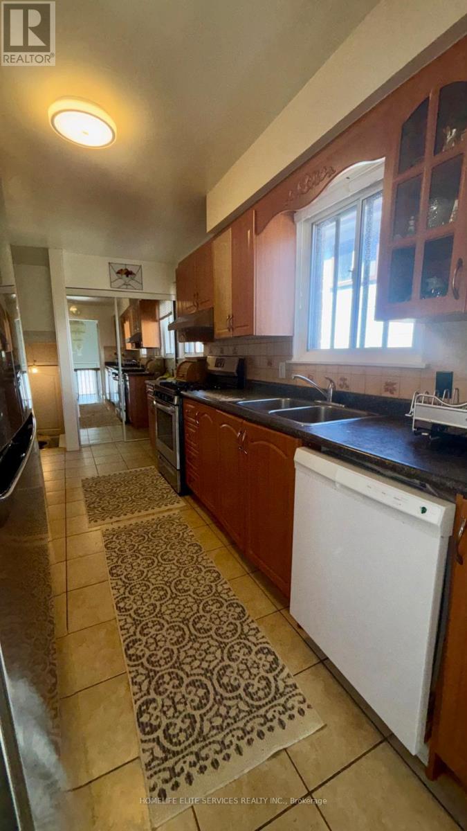 33 Robbinstone Drive, Toronto, Ontario  M1B 2C4 - Photo 14 - E12906662