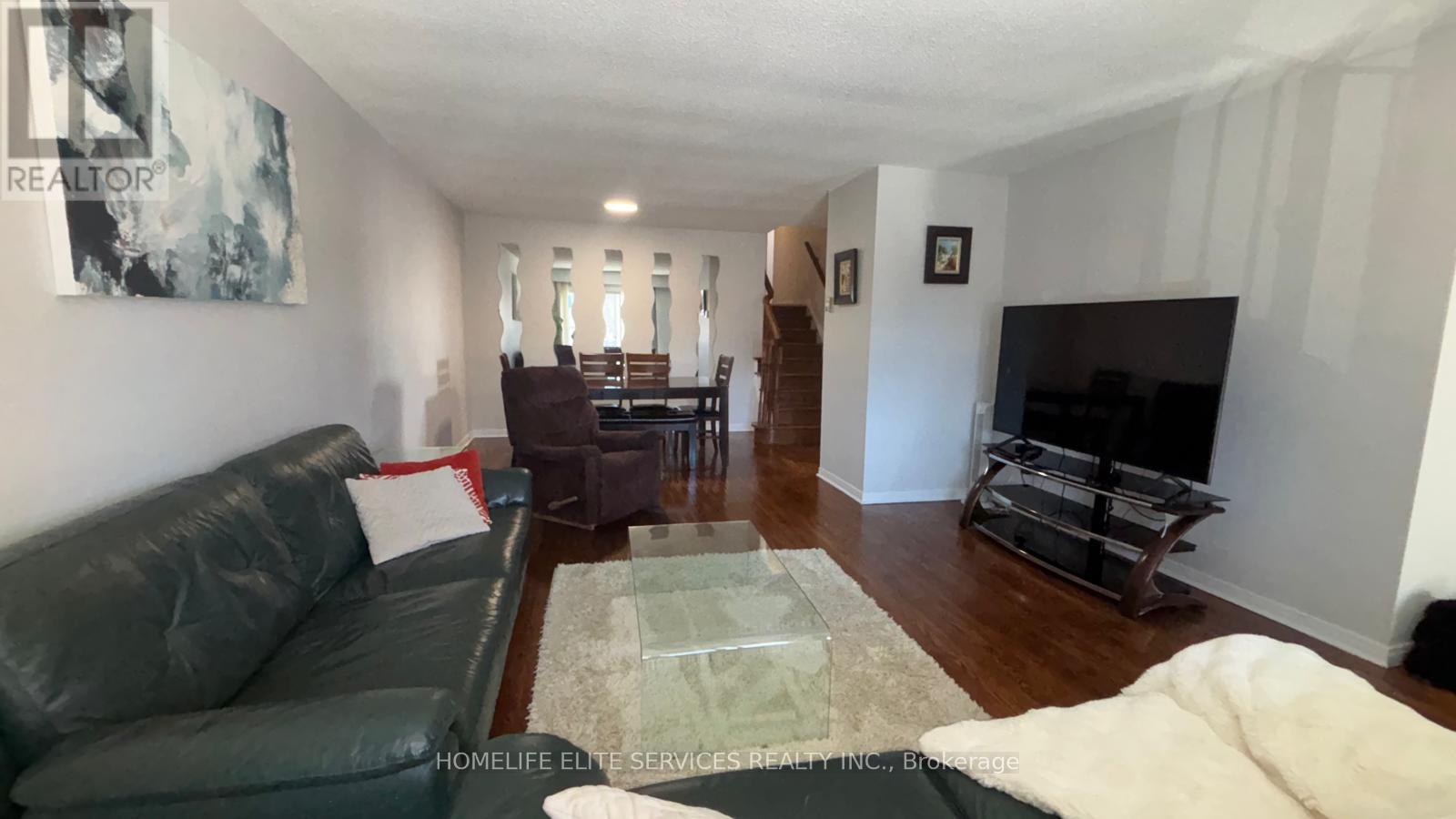 33 Robbinstone Drive, Toronto, Ontario  M1B 2C4 - Photo 7 - E12906662