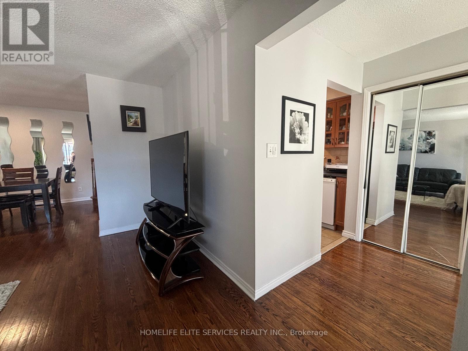 33 Robbinstone Drive, Toronto, Ontario  M1B 2C4 - Photo 9 - E12906662