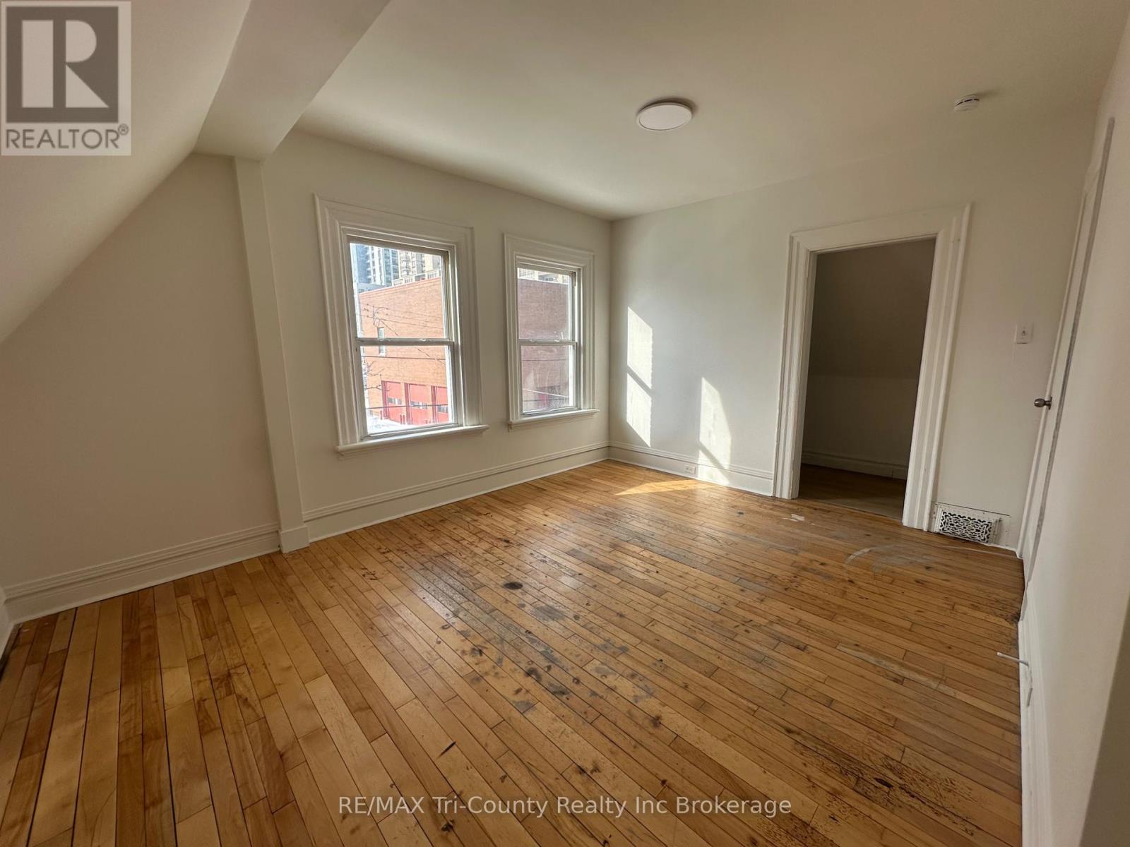 358 Glebe Street E, London East, Ontario  N5W 3T1 - Photo 2 - X12906670